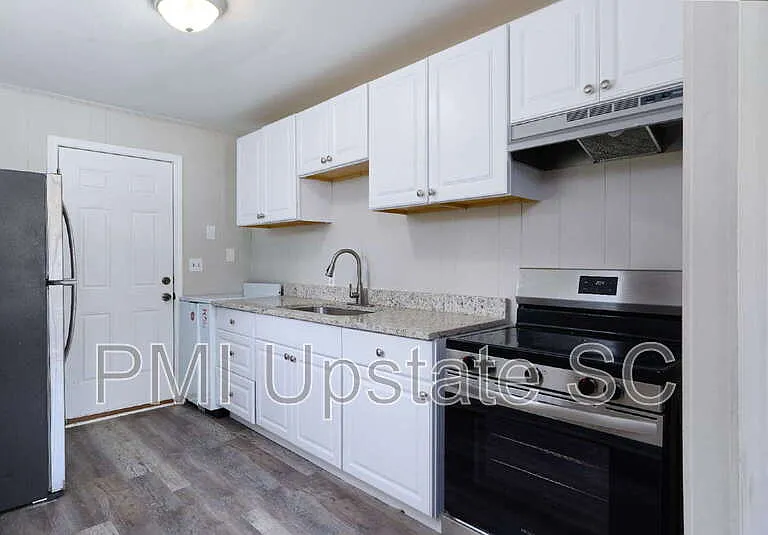 700 Brook St #3 — Photo 2