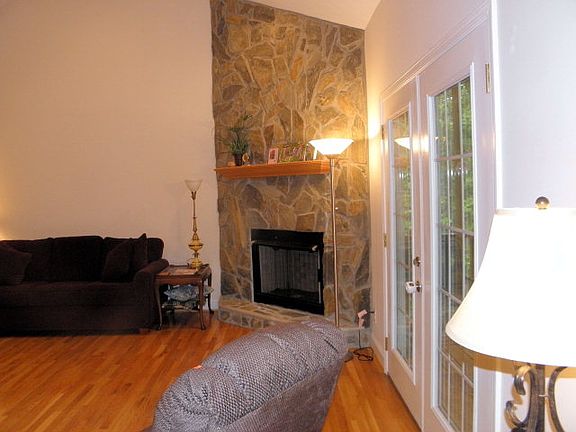 4th image of 818 Stonebridge Dr