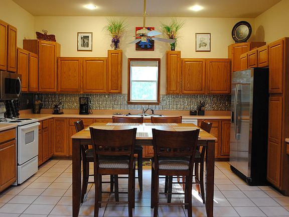 Kitchen dining space