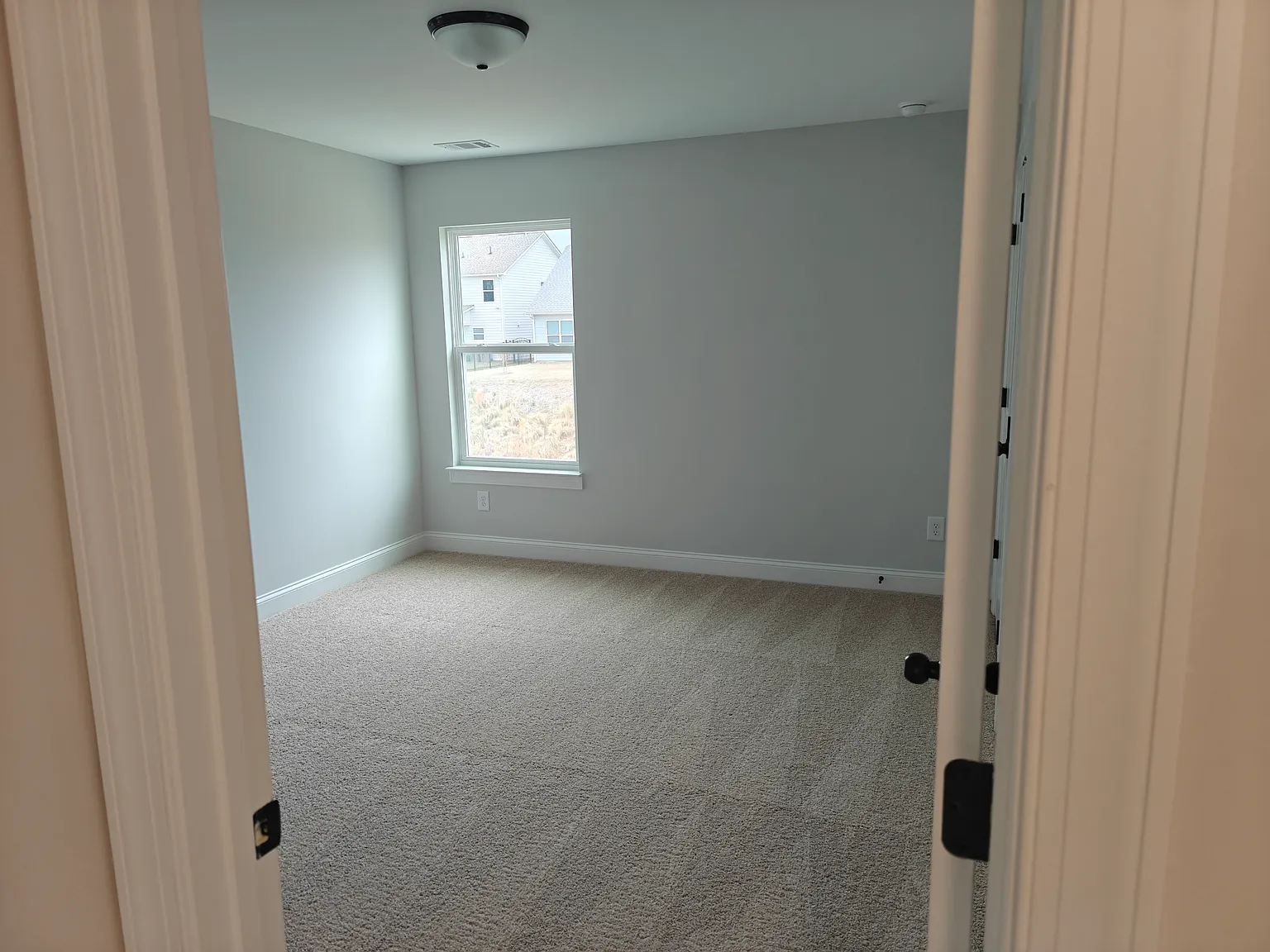 5 bed, 2860 sqft, $2,860 — Photo 4