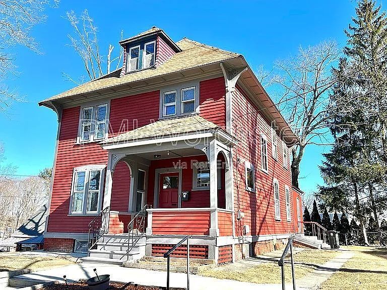 1st image of 28 Wayne St