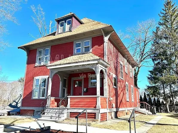 28 Wayne St, Worcester, MA 01603