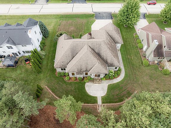 3rd image of 5020 Pine Tree CIRCLE