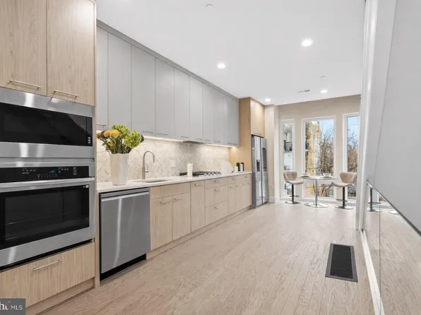 1031 S Fairhill St, Philadelphia, PA 19147