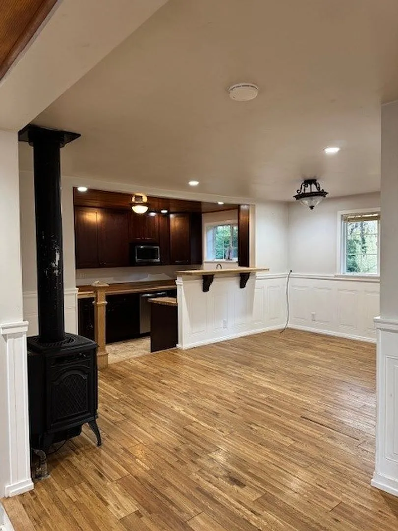 Updated 2 Bedroom 2 Bathroom Home close to Cedar Ridge Y — Photo 3