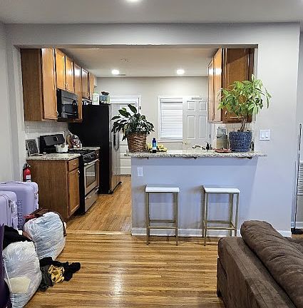 2nd image of 102 Washington Blvd #2R