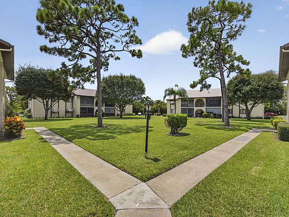 5th image of 3625 La Aires Court #C-2