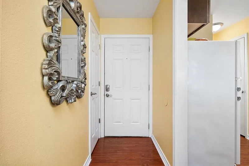 2 bed, 2.0 bath, 1056 sqft, $2,000 — Photo 4