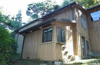 3rd image of 14 Pine Hill Dr