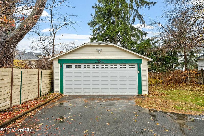 4th image of 1123 Ardsley Road