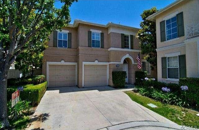 Great curb appeal at end of cul de sac street with full driveway