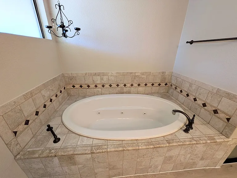 6618 Cloverbend St — Photo 45