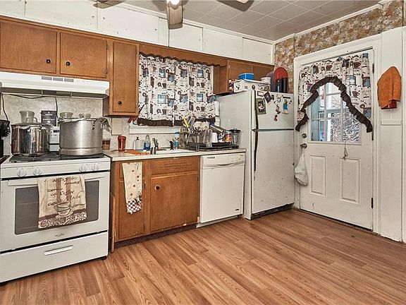 3rd image of 53 Monhagen Ave