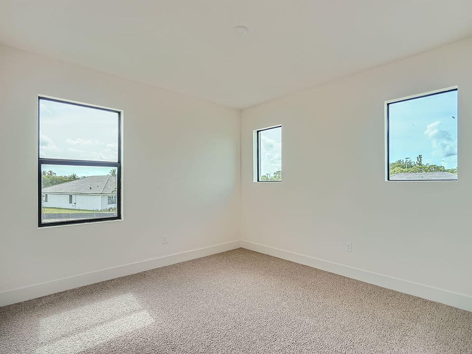 1st image of 1440 SW Lago Circle