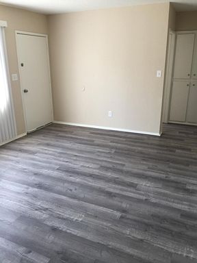4th image of 7521 Franklin St #L