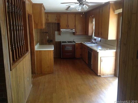 5th image of 214 Brookfield Dr