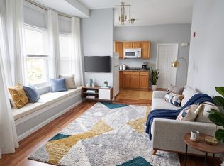 940 S 49th St #1F, Philadelphia, PA 19143