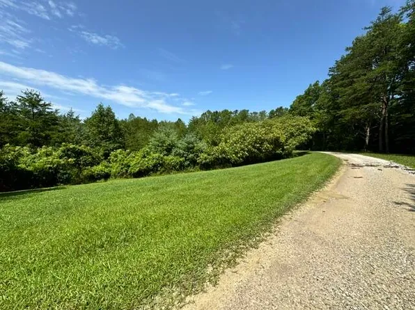 9000 Tarr Rdg, Rogers, KY 41365