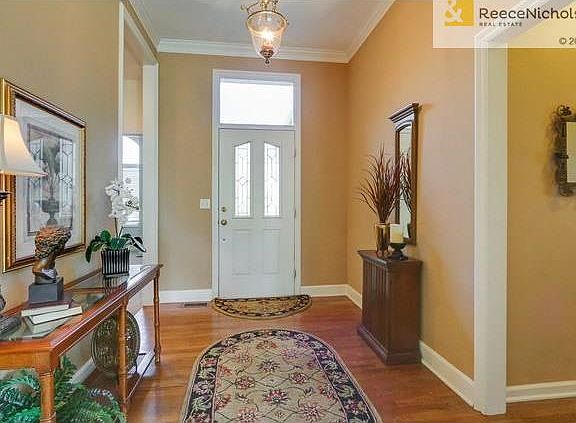 2nd image of 603 NE Saint Andrews Cir