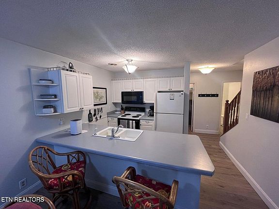 5th image of 6 Lakeshore Ct Unit 105