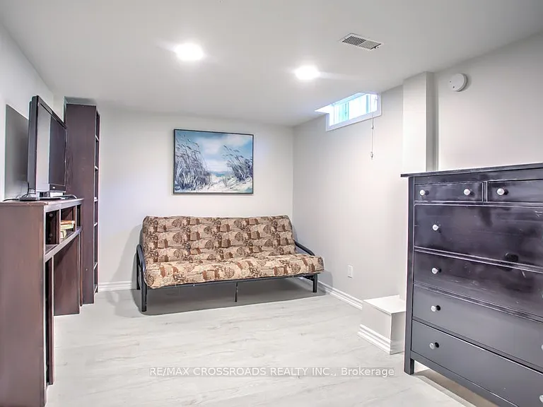 66 Bayhampton Cres — Photo 18