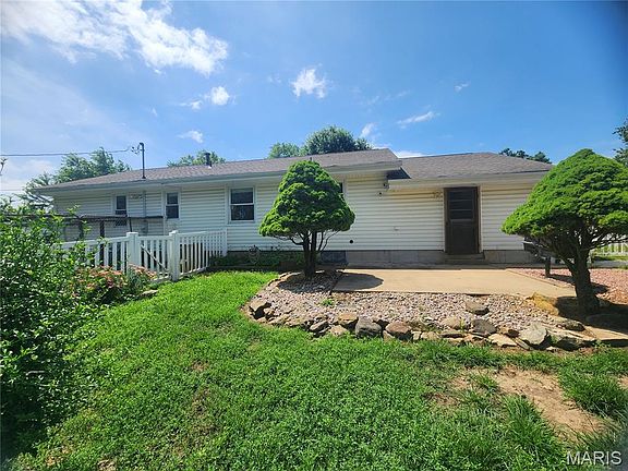 3rd image of 707 Pershing Dr