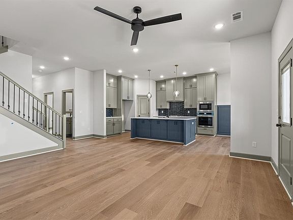 5th image of 1120 Whistler St