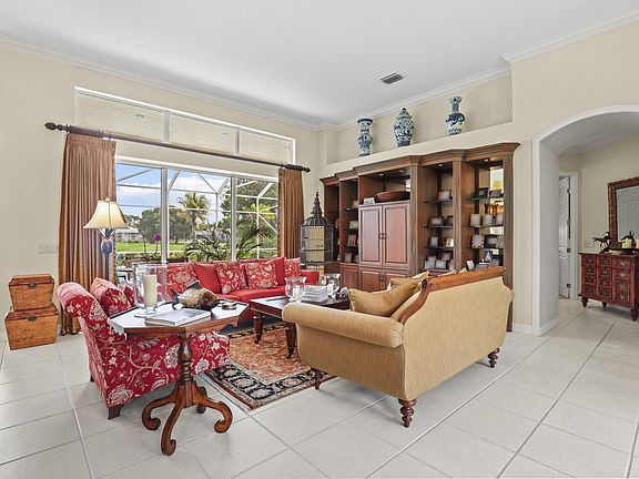 5th image of 2225 SW Oakhill Way