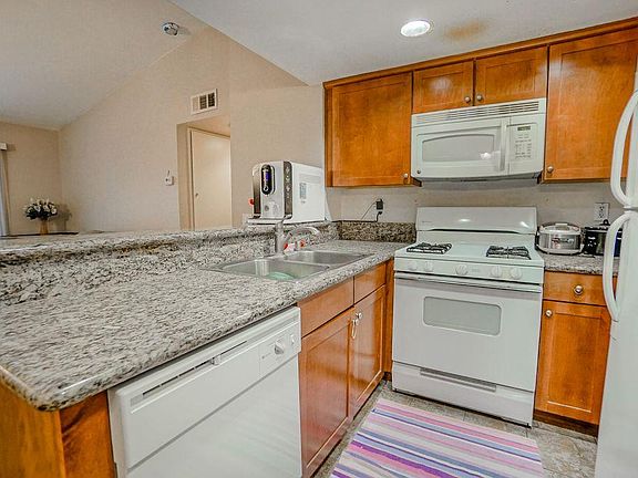 5th image of 920 S Palmetto Ave APT 10