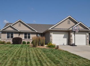 9628 Prairie Crossing Dr, Franksville, WI 53126