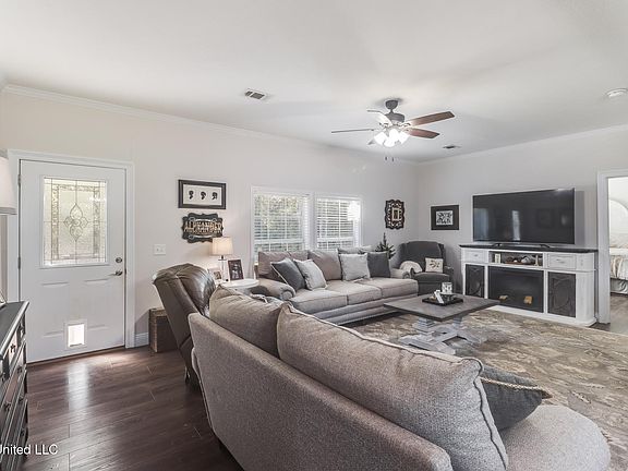 3rd image of 483 Fruitland Park Rd