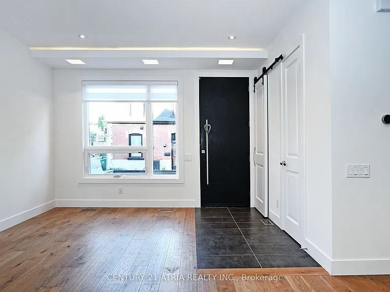 10 Palmerston Ave — Photo 3