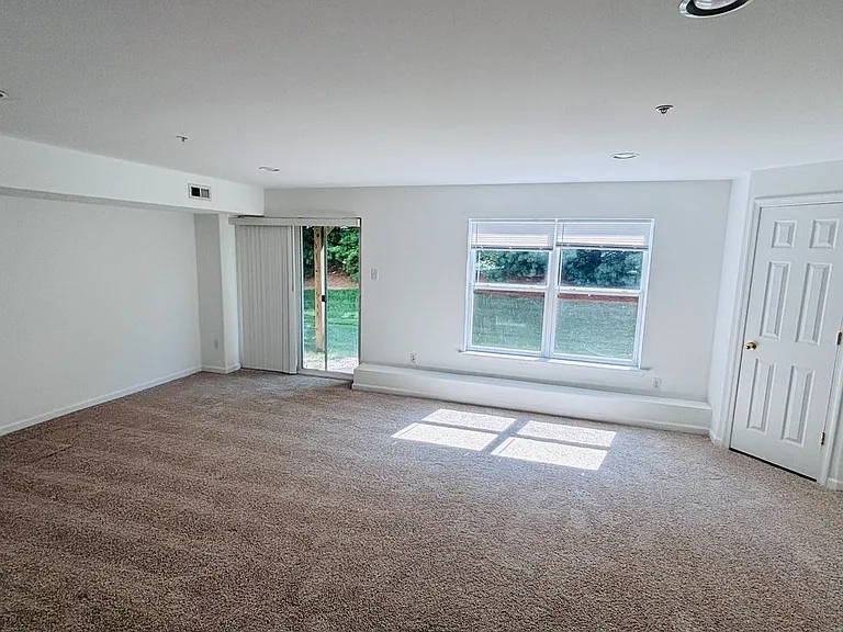 1011 King Way — Photo 42