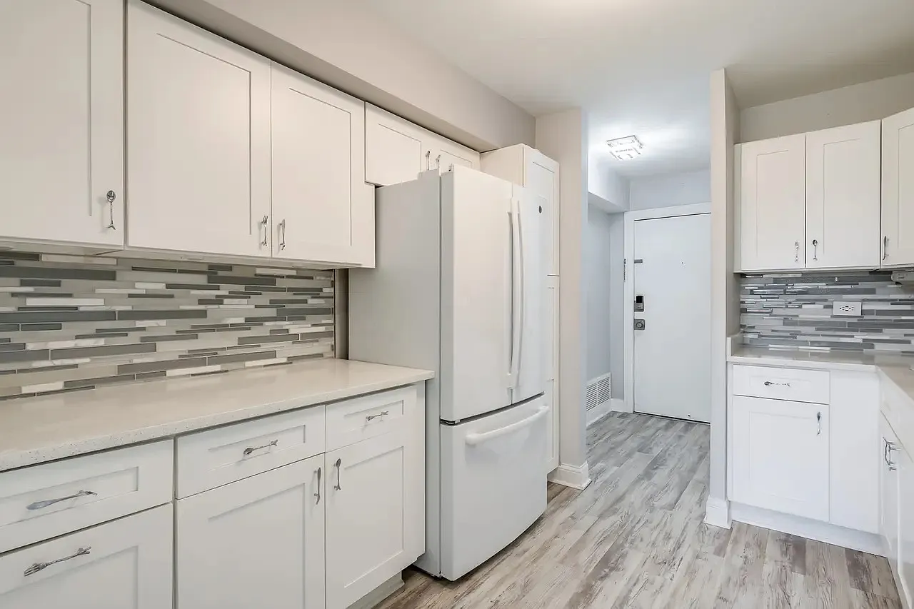 2 bed, 1200 sqft, $2,200 — Photo 4