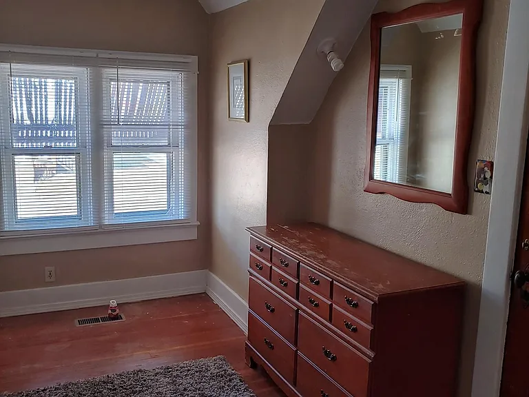 1146 Howard St — Photo 7