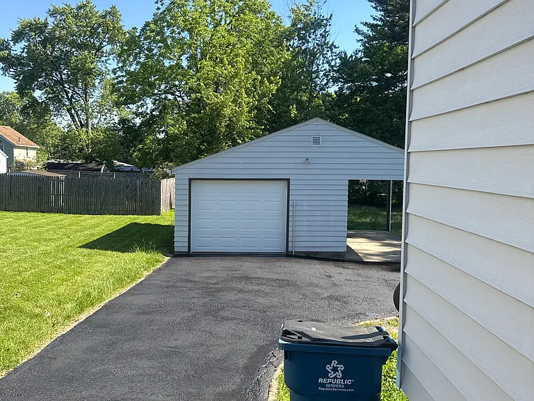 1813 Robbins Ave — Photo 10