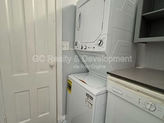 4th image of 220 Main St APT 2R