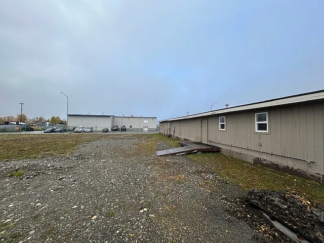 490 East Railroad Avenue - E — Photo 3