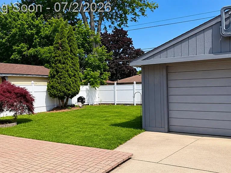 25038 Chernick St — Photo 3