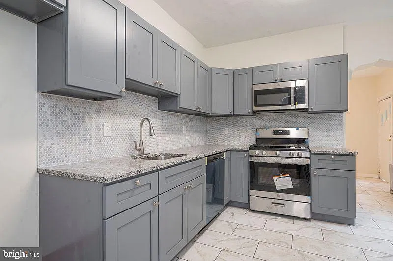 3 bed, 1.5 bath, 1278 sqft, $1,800 — Photo 1