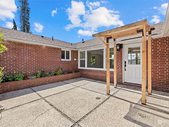 5th image of 5130 192nd Street SW