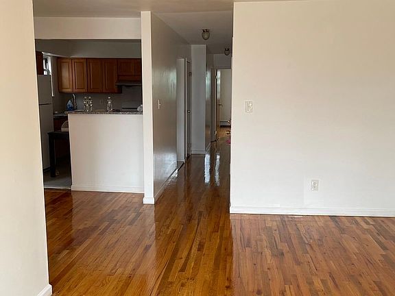 3rd image of 14909 Roosevelt Ave Floor 3