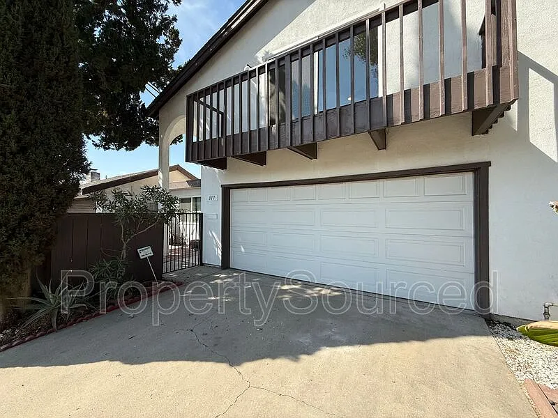 3 bed, 2.0 bath, 1785 sqft, $2,495 — Photo 2