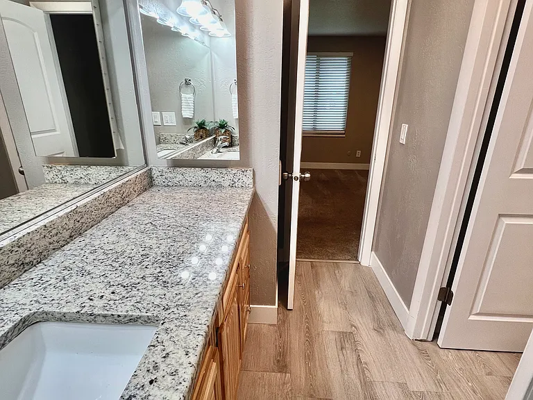 672 N 1060 W #NORTH 674 N — Photo 4