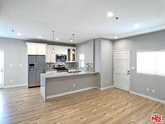 4th image of 10560 Santa Monica Blvd APT 201