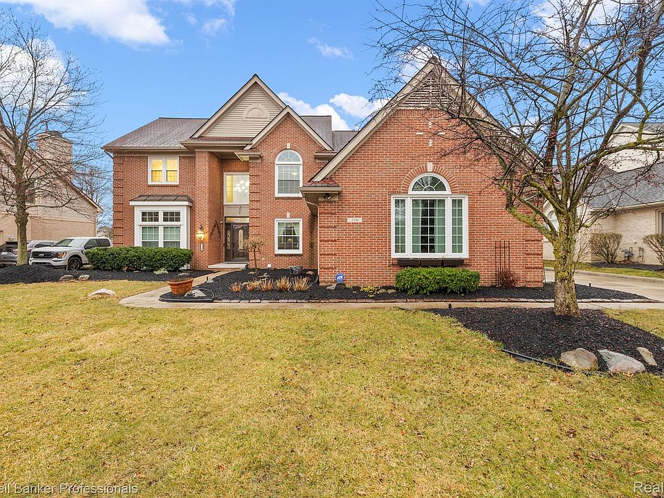 1st image of 358 Pinehurst Dr