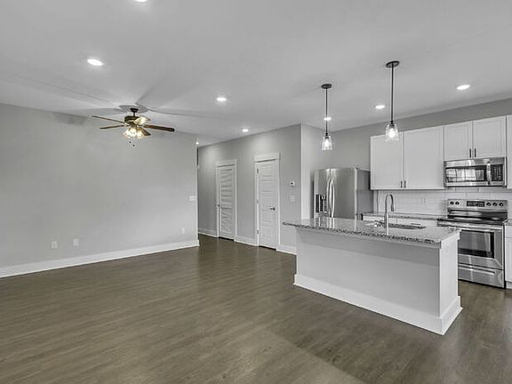 5th image of 504 N Main St