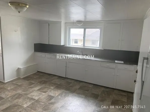 198 Center St #4, Old Town, ME 04468