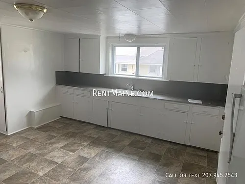198 Center St #4 Photo 1