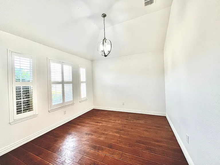805 Edgehill Rd — Photo 6